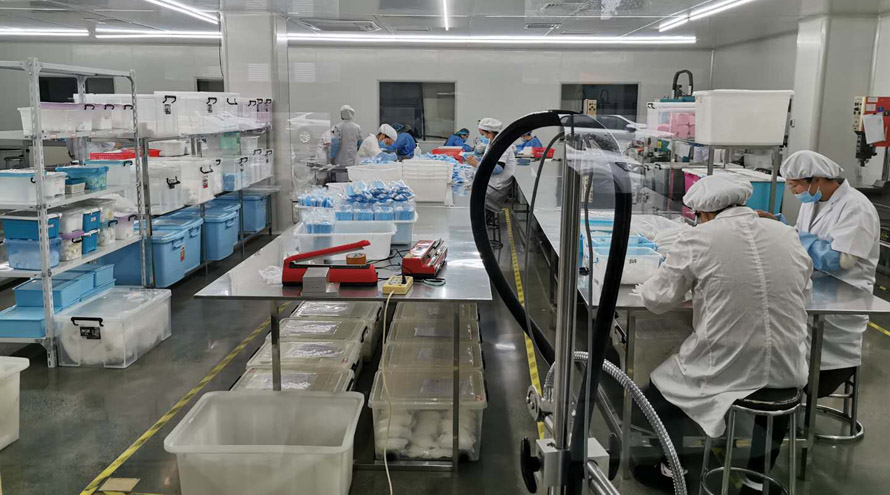 醫(yī)用口罩無(wú)塵凈化車間